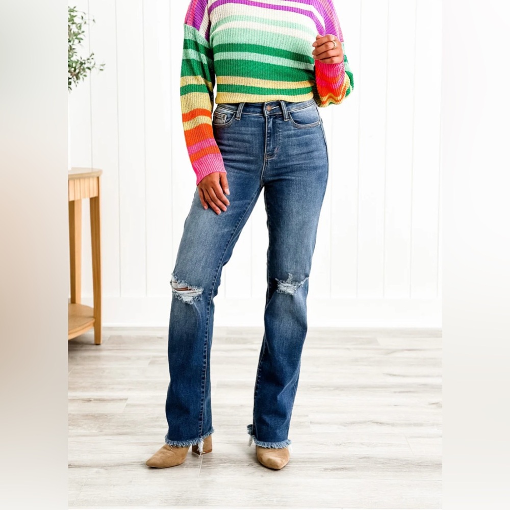 Judy Blue High Rise Medium Wash Destroyed Knee & Frayed Hem Straight Leg‎ Jeans
